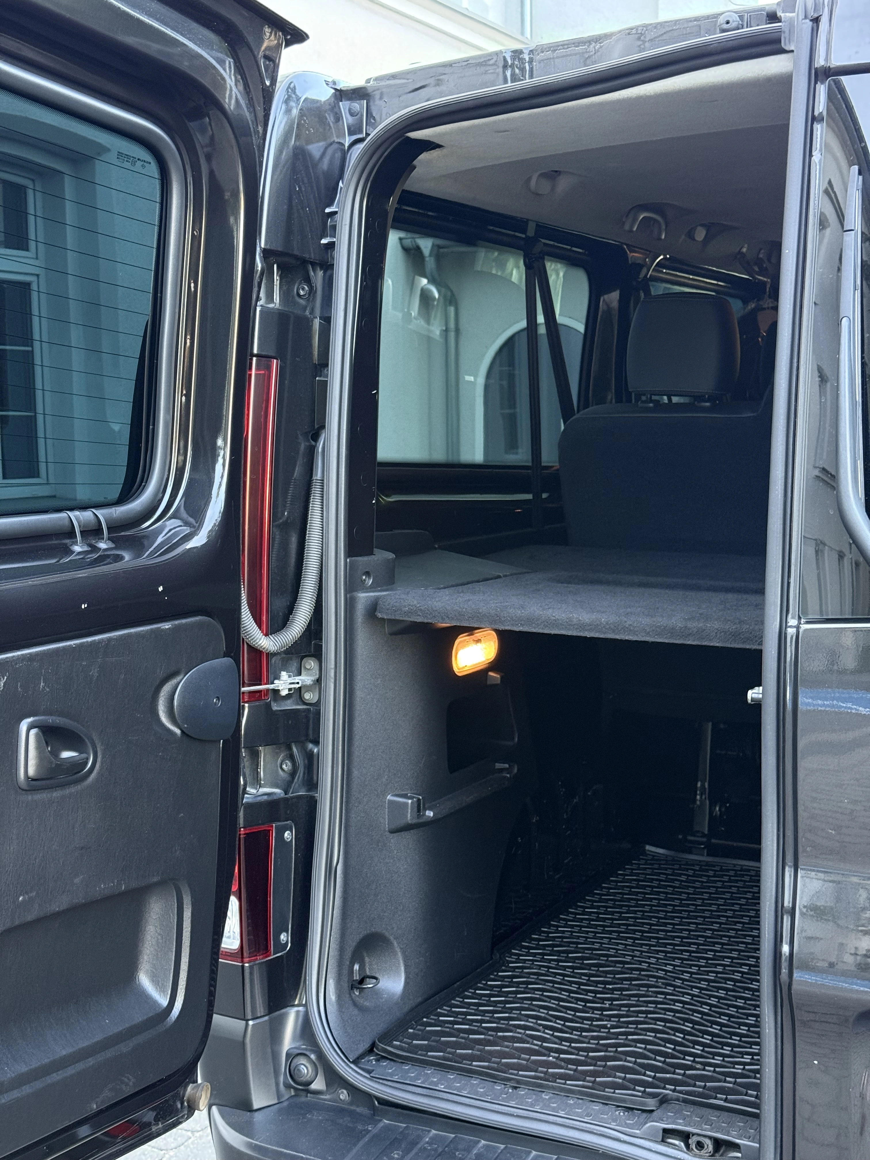 Renault Trafic - widok z wnętrza