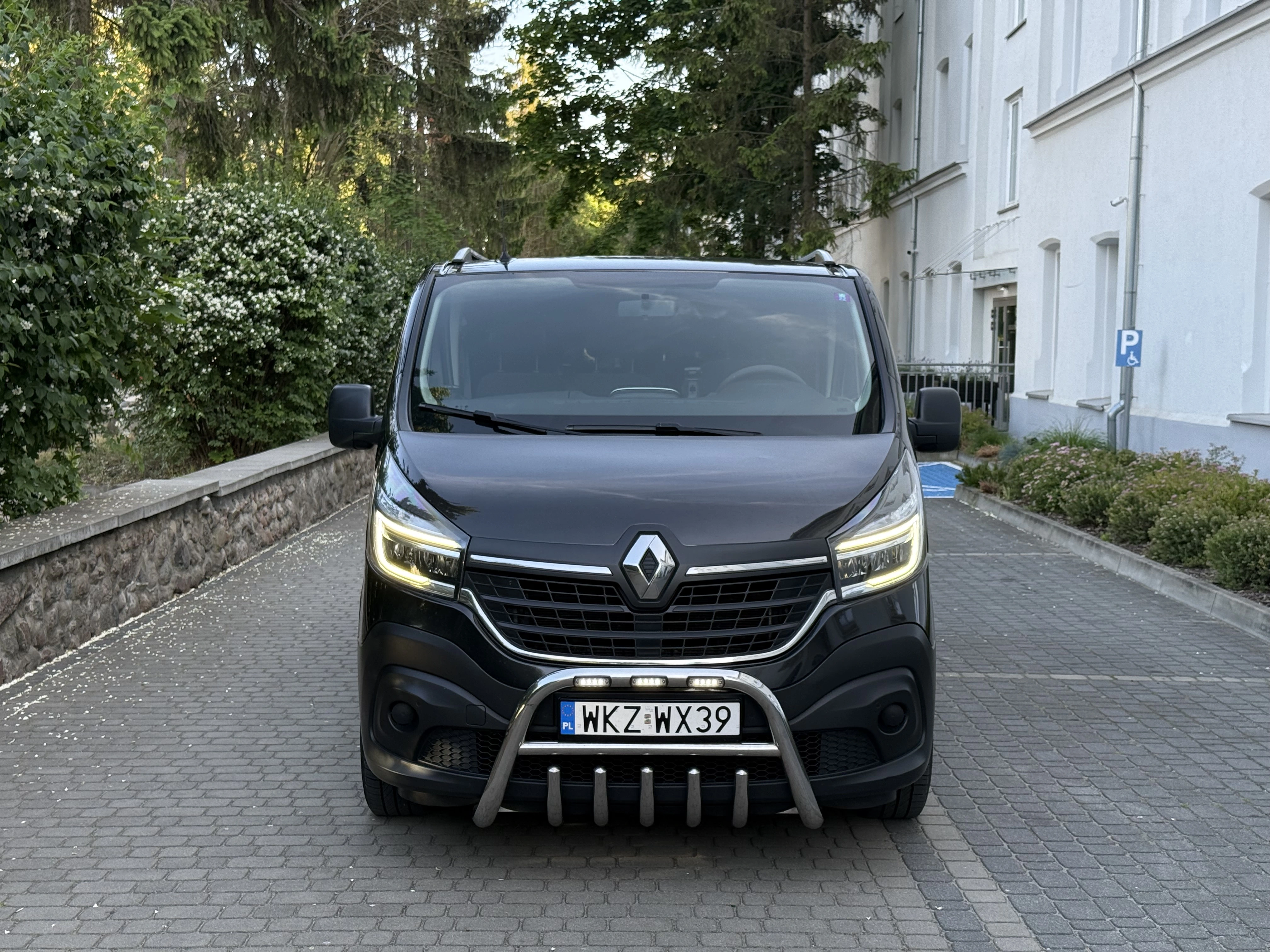 Renault Trafic - widok z zewnątrz